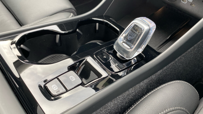 Volvo XC40 2.0 B3P Ultra Dark 5dr Auto Petrol Estate